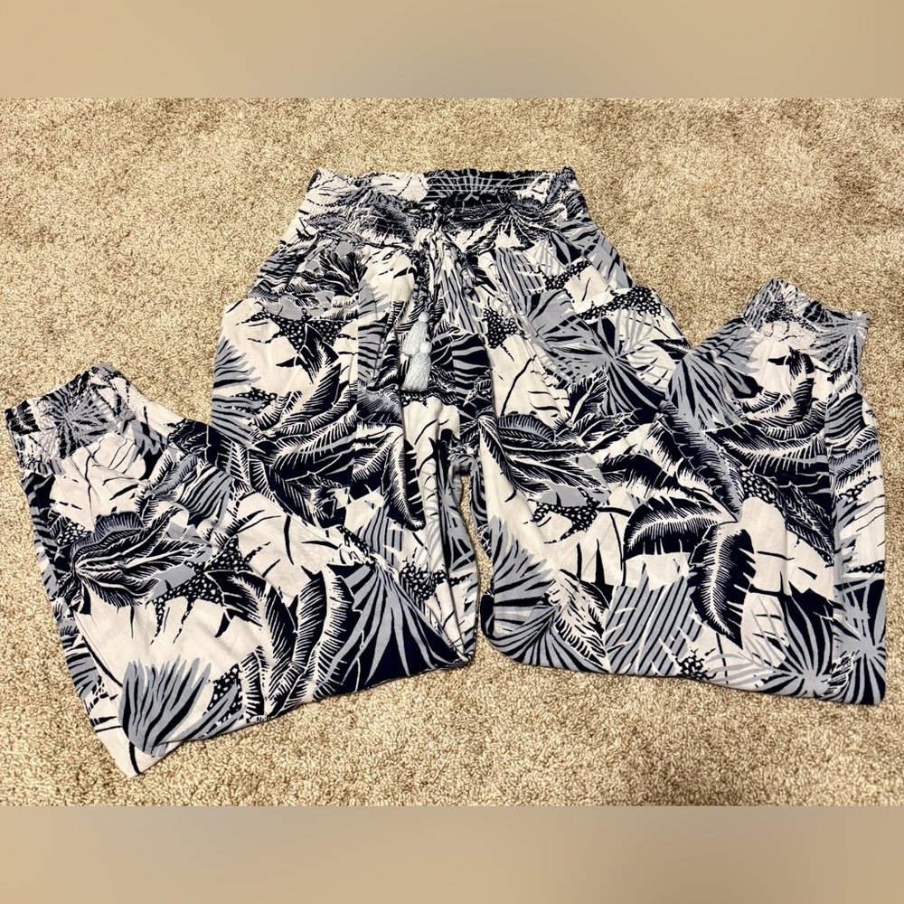 Aerie easy jogger in royal/navy palm pattern